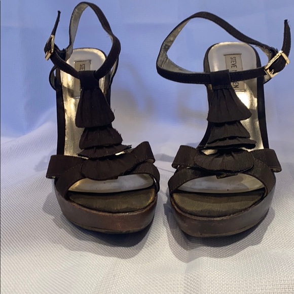 Dark Brown super cute wood look heels - Picture 1 of 4